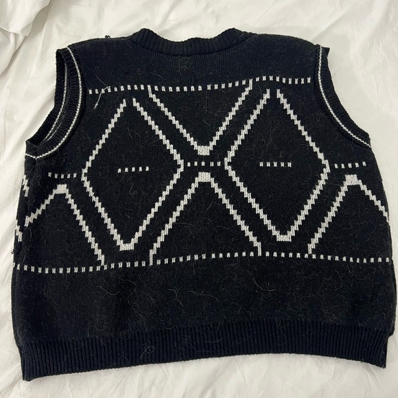 Vest - Picture 2 of 2